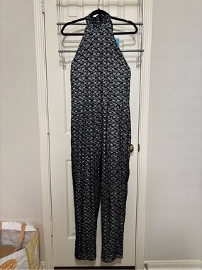 Cupshe Black & White Halter-Neck Printed Jumpsuit